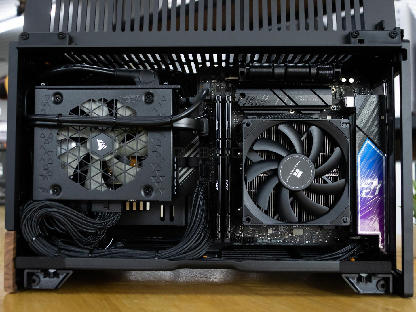 TREX LV18 (Mini-iTX) CPU AMD Ryzen 5 7600 / RTX5070 TI WINDFORCE SFF OC 16GB| DBUG680711 D-BUG COMPUTER