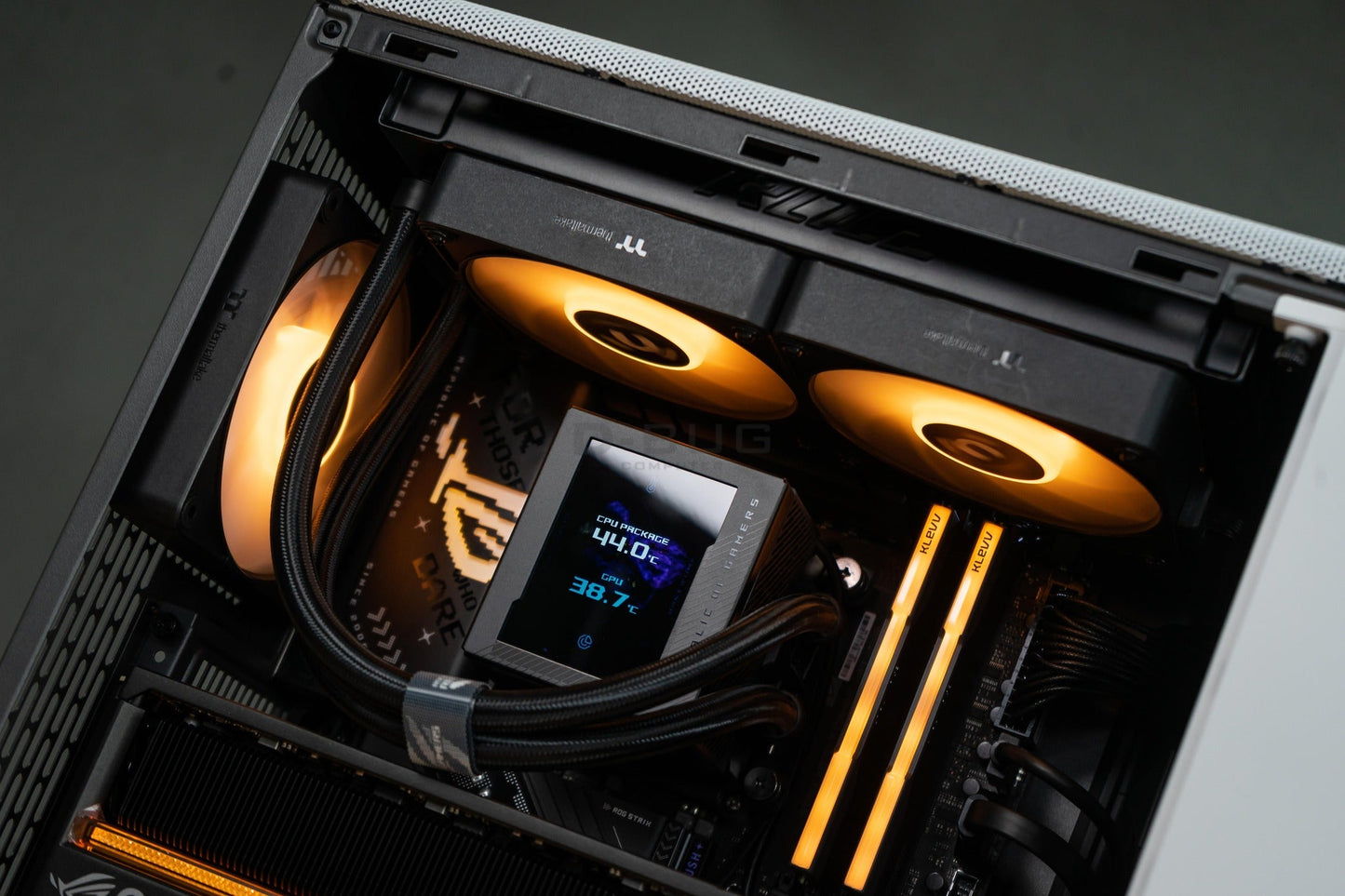 Mozilla LV199 (คอมประกอบ) CPU AMD RYZEN 7-9800X3D / RTX5090 ASTRAL OC 32GB | DBUG680815 D-BUG COMPUTER
