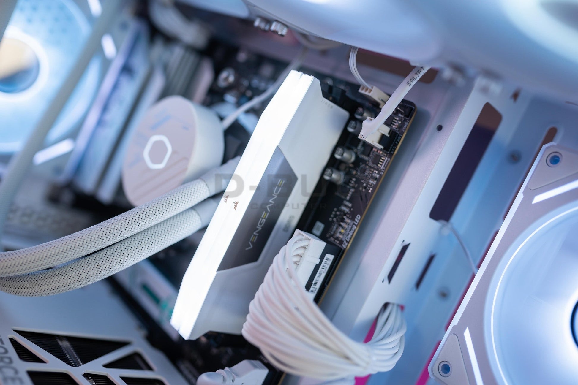 Mozilla LV223 (คอมประกอบ) CPU AMD RYZEN 7- 7800X3D /  RTX 5060 TI TWIN X2 WHITE  16GB GDDR7 | DBUG681014 D-BUG COMPUTER
