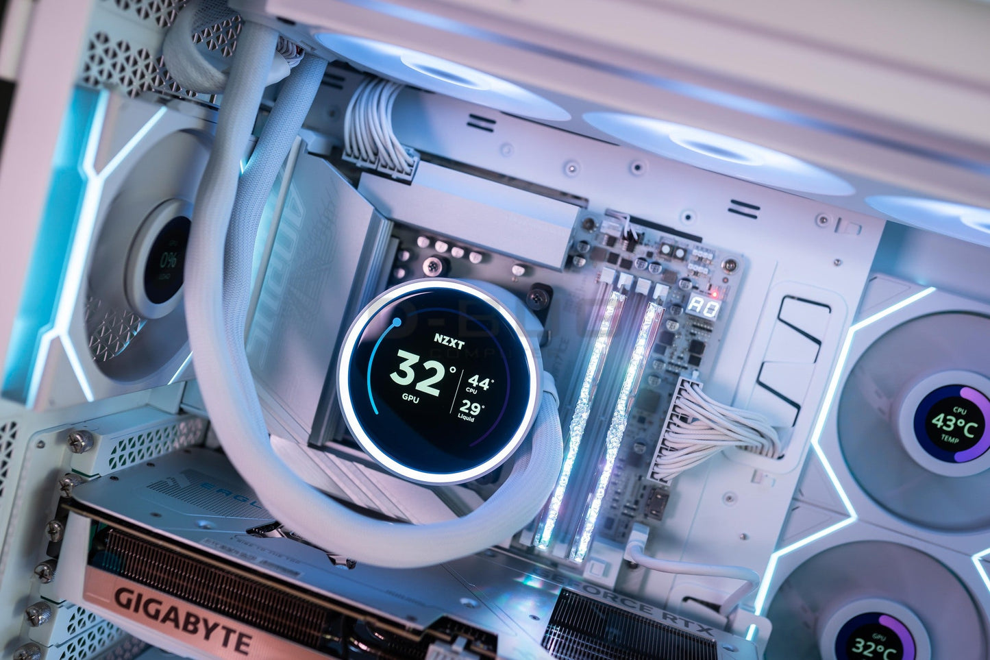 Mozilla LV225 (คอมประกอบ) CPU AMD  RYZEN 7-9800X3D /  RTX5070 Ti Eagle OC ICE SFF 16GB White | DBUG681016 D-BUG COMPUTER