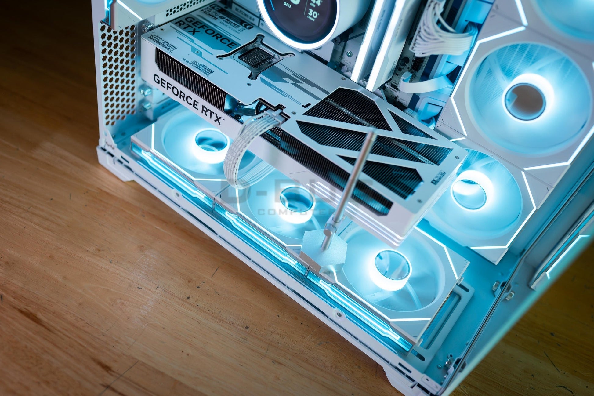 Mozilla LV230 (คอมประกอบ) CPU AMD RYZEN 7 9800X3D  /  RTX 5070 TI EX GAMER 1-CLICK OC WHITE   | DBUG681022 D-BUG COMPUTER