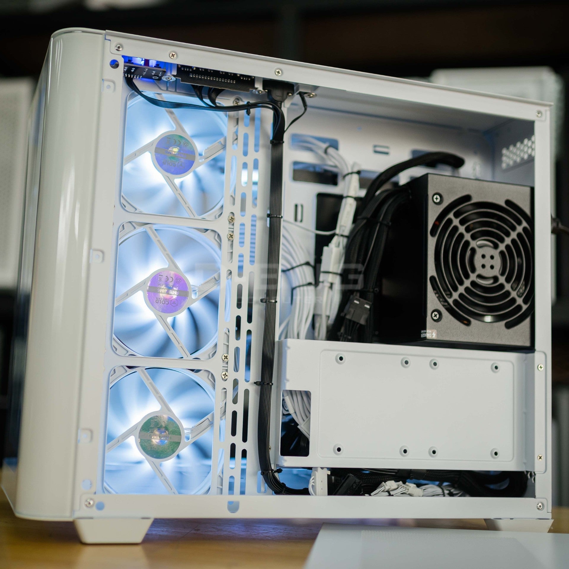 Mozilla LV181 (คอมประกอบ) CPU  Intel CORE i5-14500 / RTX4060 OC 8GB WHITE | DBUG680714 D-BUG COMPUTER