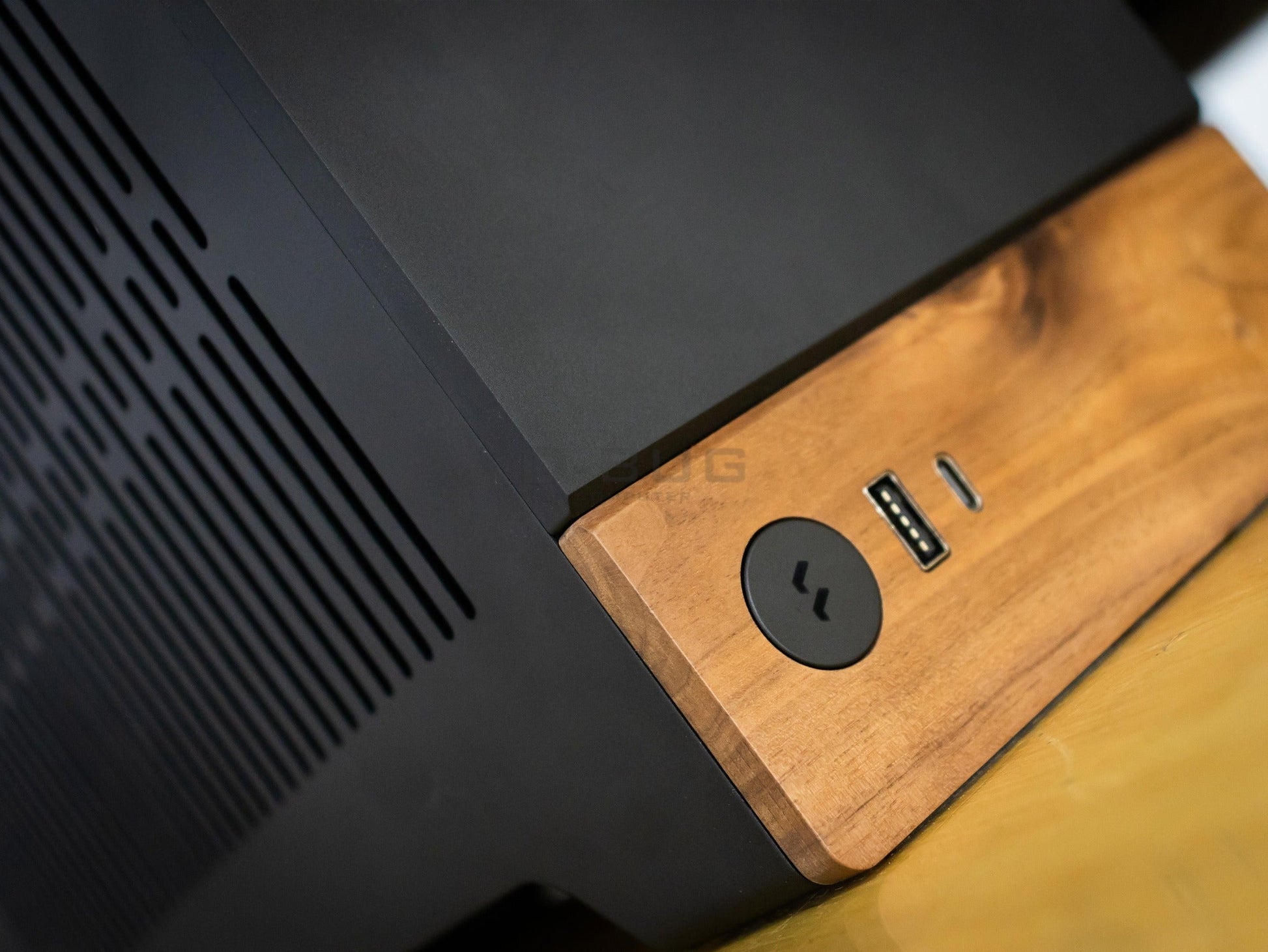 TREX LV18 (Mini-iTX) CPU AMD Ryzen 5 7600 / RTX5070 TI WINDFORCE SFF OC 16GB| DBUG680711 D-BUG COMPUTER