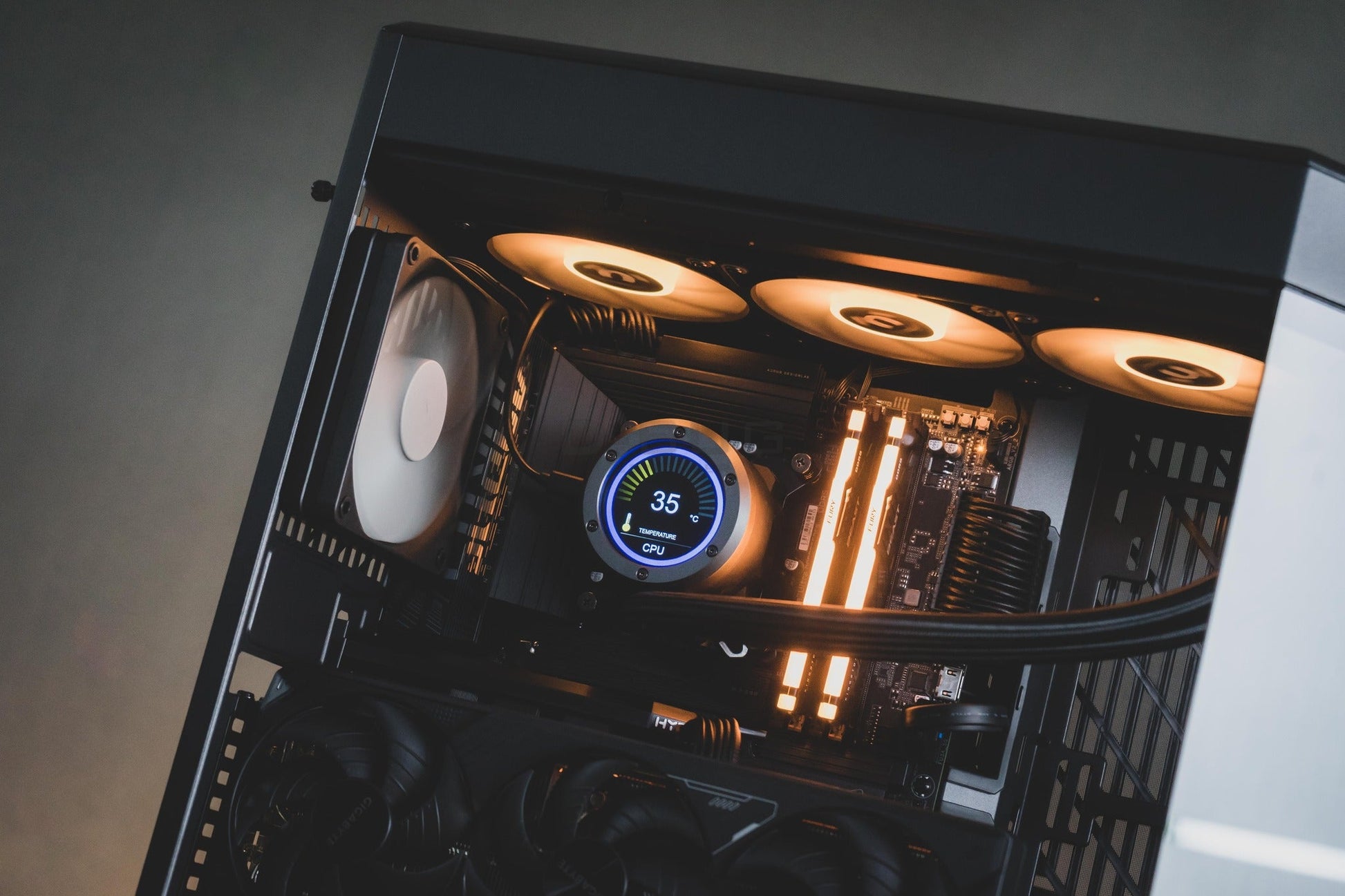 Mozilla LV183 (คอมประกอบ) CPU  Intel Ultra7 265 /  RTX™ 5070 Ti WINDFORCE OC SFF 16GB | DBUG680725 D-BUG COMPUTER