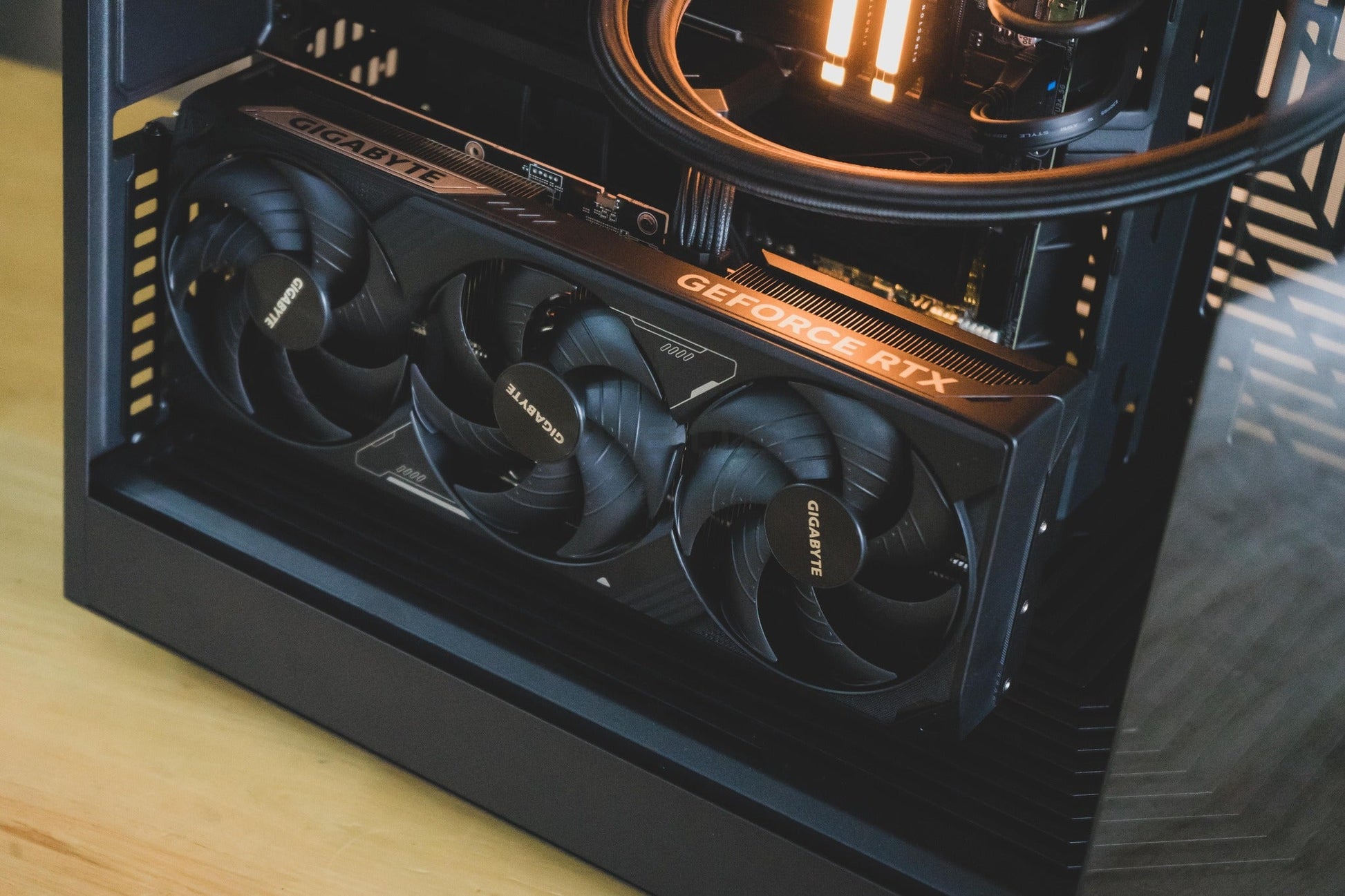 Mozilla LV183 (คอมประกอบ) CPU  Intel Ultra7 265 /  RTX™ 5070 Ti WINDFORCE OC SFF 16GB | DBUG680725 D-BUG COMPUTER