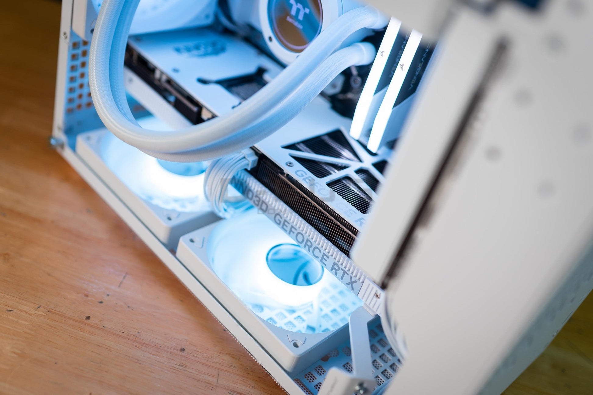 Mozilla LV208 (คอมประกอบ) CPU intel GEN14 CORE i7-14700K / RTX5070 Ti 16GB White | DBUG680828 D-BUG COMPUTER