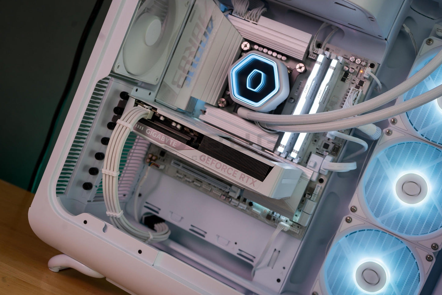 Mozilla LV236 (คอมประกอบ) CPU INTEL CORE ULTRA5-225F  /  RTX 5060TI 8GB WHITE | DBUG6901031 D-BUG COMPUTER