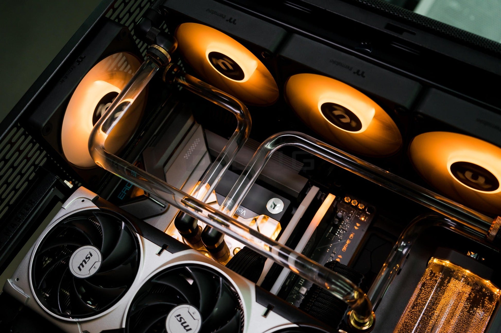 VIBRA LV21 (คอมระบบน้ำเปิด) INTEL Core ULTRA 9 285K  / RTX 5080 OC 16GB GDDR7 | DBUG690103 D-BUG COMPUTER